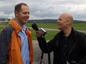  Lions-Präsident Stefan Dumke (links) im Hörfunk-Interview mit Jo Schrader