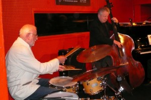Die Rhythmus-Gruppe der Christian von der Osten-Band: Hubert Böllert (Schlagzeug) und Horst Wagner (Bass)